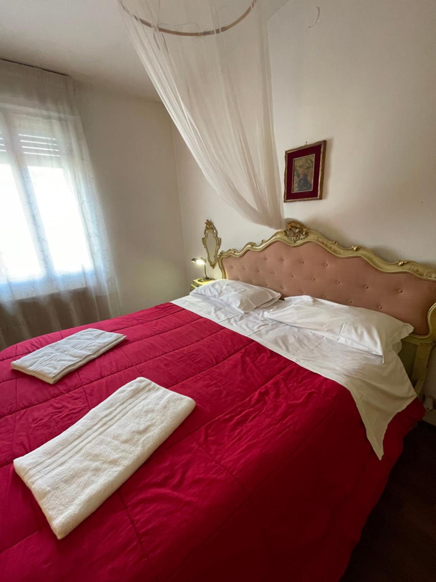 Liebeshotel Lovenice Center *