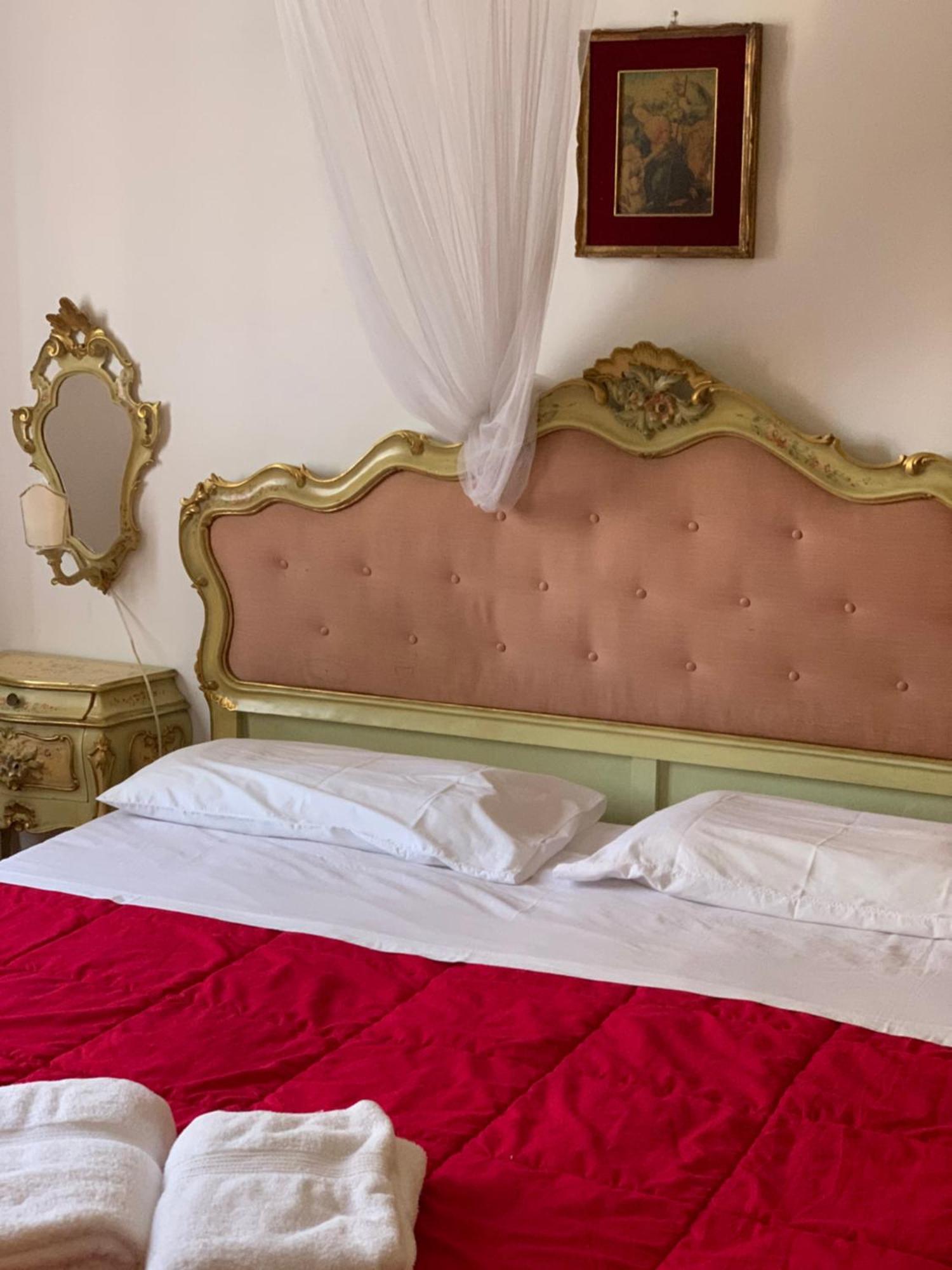 Liebeshotel Lovenice Center *